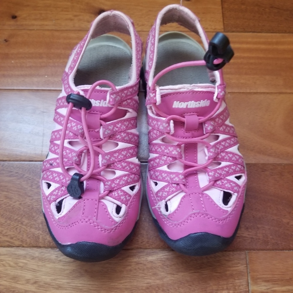 Girls Pink Sandles with excellent tread